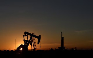 Mỹ không kích Iran sau nhiều vụ tấn công tàu hàng qua eo biển Hormuz