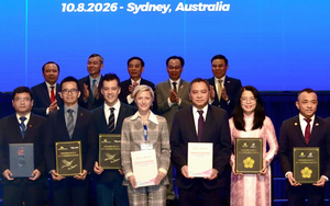 Vietnam Airlines ký hợp tác với RMIT và Trip.com tại Australia