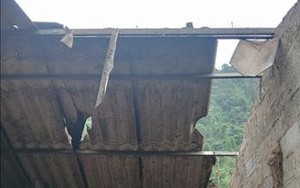 Lốc xoáy làm tốc mái, hư hỏng 47 căn nhà ở Cao Bằng