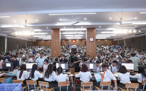 Tân sinh viên nhập học bằng những câu hỏi về nghề nghiệp tương lai