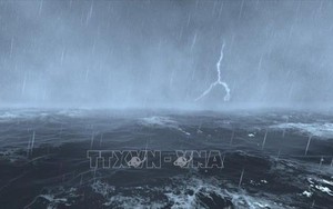 Áp thấp nhiệt đới giữ cường độ trên vùng biển phía Đông đảo Hải Nam (Trung Quốc)
