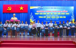 Trao hơn 160 suất học bổng tiếp sức đến trẻ mồ côi, khuyết tật