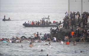 Tây Ban Nha: 100 người thiệt mạng trong vụ vượt biển ồ ạt vào Ceuta