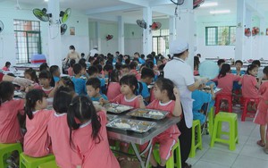 An toàn bữa ăn bán trú: Kiểm soát chặt từ nguồn thực phẩm
