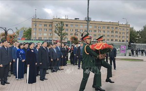 Tổng Bí thư, Chủ tịch nước Tô Lâm đặt hoa tại Quảng trường Hồ Chí Minh