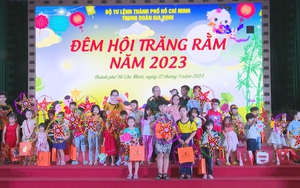 “Đêm hội Trăng rằm” dành cho con em cán bộ, chiến sĩ Trung đoàn Gia Định