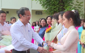 Bí thư Thành ủy TP.HCM chúc mừng cán bộ nữ nhân ngày Quốc tế Phụ nữ 8/3