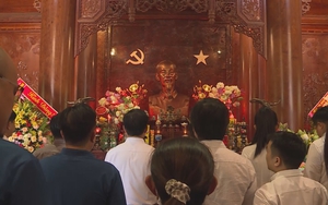 Dâng hương kỷ niệm 134 năm ngày sinh Chủ tịch Hồ Chí Minh tại Nghệ An