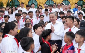 Chủ tịch nước gặp mặt thanh thiếu niên tiêu biểu là con cán bộ chiến sỹ công an