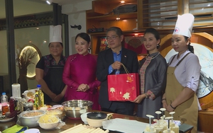 Gia đình Tổng lãnh sự ASEAN tham gia workshop làm bánh trung thu