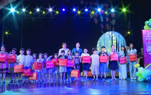 Trao 1.000 phần quà cho thiếu nhi có hoàn cảnh khó khăn