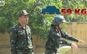 Chiếc cân khiến các nữ chiến sĩ "suy sụp"
