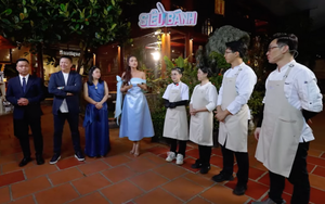 Đình Đức với chiếc bánh ngọt sử dụng nước mắm, hành tím và tiêu làm nguyên liệu!