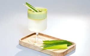 Cùng Dương Thanh Vàng làm matcha nước dừa mát lạnh