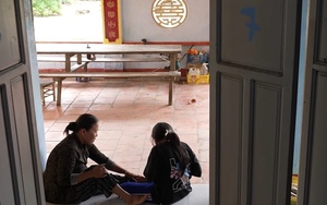 Ba mẹ con và câu chuyện nhiều năm sống dưới mái chùa