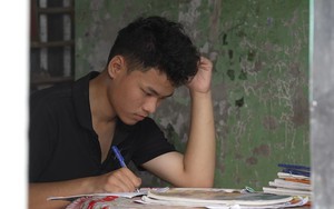Cậu bé ước một lần được thăm mộ cha, thắp cho cha một nén nhang