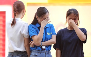 Lâm Vỹ Dạ bật khóc nức nở trong lần đầu dẫn "Mái ấm gia đình Việt"