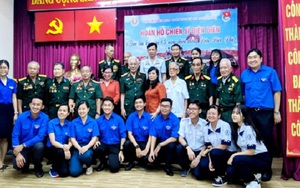 Giao lưu chiến sĩ Điện Biên với đoàn viên, thanh niên