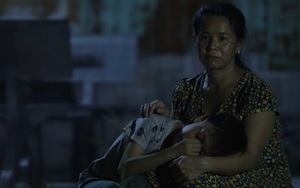 Người mẹ nghèo chồng chất nỗi đau, mong cứu đứa con bệnh tật