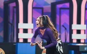 Võ Hoàng Yến khoe giọng hát trong “Karaoke bão tố”