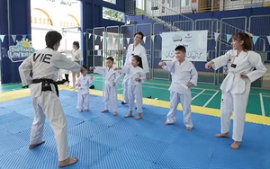 Chí Thiện, Emma Nhất Khanh và lớp học “bất ổn”