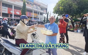 Sạp chuối nướng của người bà hết lòng vì đàn cháu