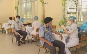 Tiêm gần 16.000 liều vaccine COVID-19 trong ngày nghỉ Lễ thứ 4