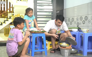Dương Cường cùng các con lần đầu đổ bánh xèo mời hàng xóm