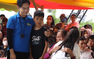 Chuyện người bà gãy tay, bệnh tim tần tảo nuôi cháu - Mái ấm gia đình Việt