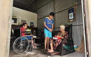 Quốc Thái: "Con chỉ mong cha khỏe lại, bà sống lâu với con" - Mái ấm gia đình Việt