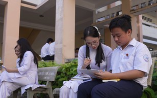 Văn Hồng: Cậu bé 17 tuổi gánh nặng mưu sinh, nuôi giấc mơ trở thành thầy giáo Hóa