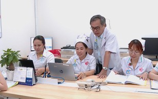 Áo blouse giữa mùa xuân