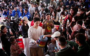 "Mái ấm gia đình Việt" tập 5 trao gần 600 triệu đồng cho các em nhỏ mồ côi