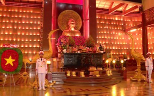 Lãnh đạo TP. Hồ Chí Minh tưởng niệm các Anh hùng liệt sĩ tại Bến Dược