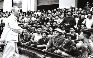 Tự phê bình và phê bình để phòng ngừa suy thoái