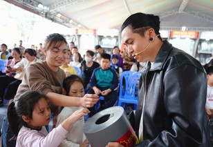 "Mái ấm gia đình Việt" trao hơn 1,5 tỉ đồng trong lần đầu tiên ghi hình tại Thủ đô Hà Nội