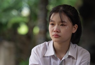 Lớn lên trong gian khó, Minh Hằng hiểu chuyện đến đau lòng