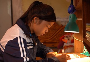 Bảo Ngọc: Ước mơ duy nhất là mua cho bà một bộ quần áo mới