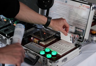 ĐH Sư phạm Kỹ thuật TP. Hồ Chí Minh giới thiệu bộ kit “tự làm chủ” và drone tại Ngày hội Công nghệ số Thủ Đức 2025