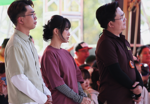 "Mái ấm gia đình Việt": Lương Bích Hữu nghẹn ngào trước những phận đời mồ côi