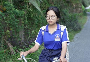 Mái ấm gia đình Việt: Bữa sáng nửa gói mì của cô bé mồ côi