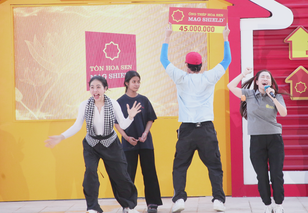 "Mái ấm gia đình Việt" tập 56: Hơn 500 triệu đồng trao đến các em khó khăn