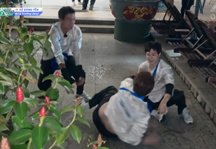 Trấn Thành bị đàn em hợp lực "đánh úp"