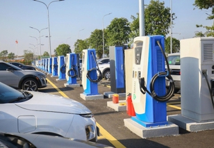 Chuyển dịch năng lượng: Rộng cửa cho ngành công nghiệp xe điện