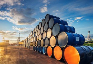 Giá xăng dầu hôm nay 25/4: Biến động trái chiều