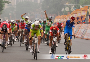 Khoảnh khắc đẹp Chặng 1: Vòng đua quanh Hồ Văn Lang (Phú Thọ)