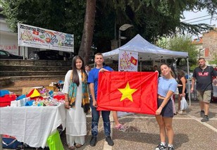 'Việt Nam - Hồ Chí Minh, từ nhà yêu nước đến biểu tượng giải phóng dân tộc'