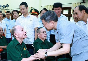 Thủ tướng Lê Minh Hưng: Tiếp nối truyền thống 'uống nước nhớ nguồn', chăm lo tốt hơn cho người có công