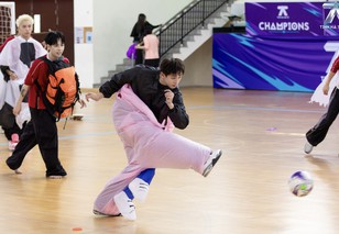 Hội thao Tinh Hà "Say Hi": JAYSONLEI ghi bàn như "cầu thủ FIFA"