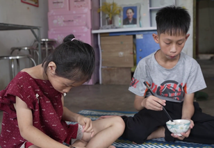 Mái ấm gia đình Việt: Cậu bé mong cha được sống lâu cùng gia đình